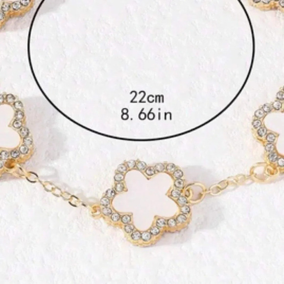 Elegant Five-Leaf Clover Cubic Zirconia bracelet - Picture 2 of 4